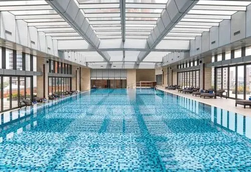 使用紫外線殺菌，池水清澈健康